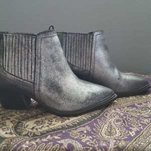Deep Creek Leather Bootie Pewter 6.5 Silver